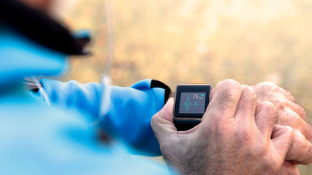 Health-man-smart-measuring-heart-rate-911280718.jpg