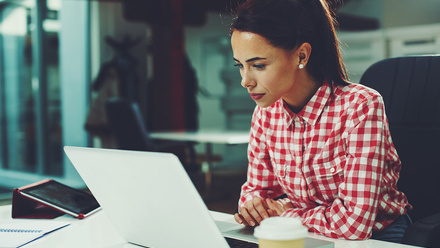 Laptop-working-office-137376851-web-1500px.jpg