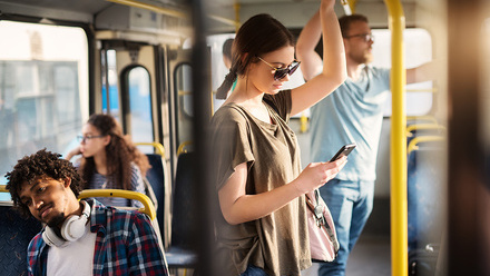 Women-phone-transport-218387013-web-1500px.jpg