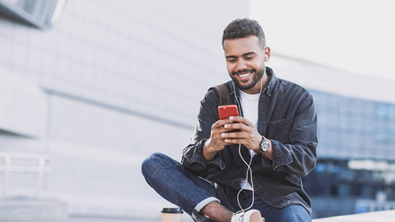 Mobile-technology-phone-people-291136100-web-1500px.jpg