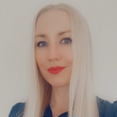 Laura Bishop headshot.jpg