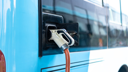 Transport-electric-charging-283183822-web-1500px.jpg