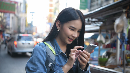 Street-mobile-phone-technology-302350779-web-1500px.jpg